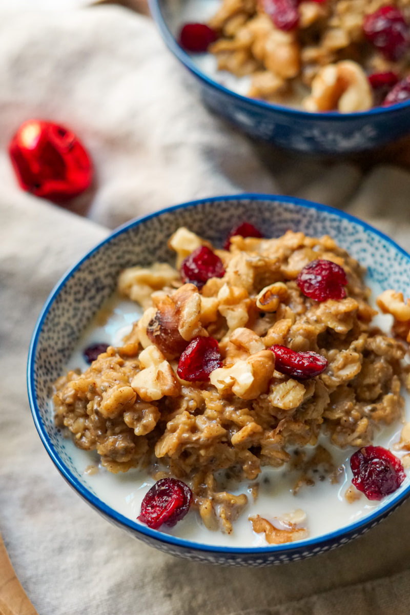 Christmasy Gingerbread Oatmeal Nikki Vegan