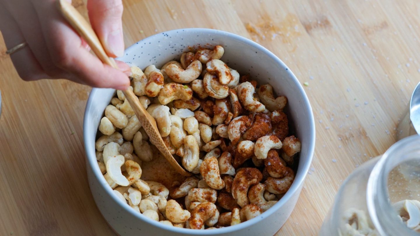making oil free vegan roasted cashews 