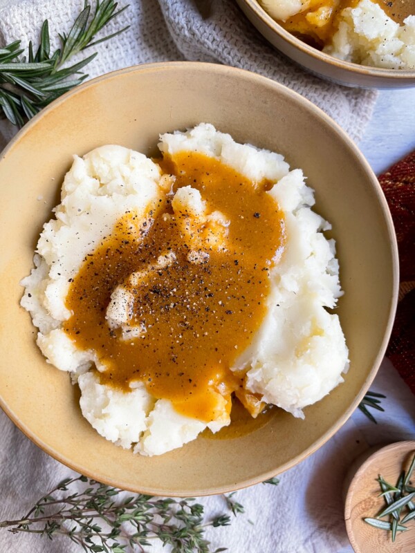 quick dairy free vegan gravy with mashed potatoes