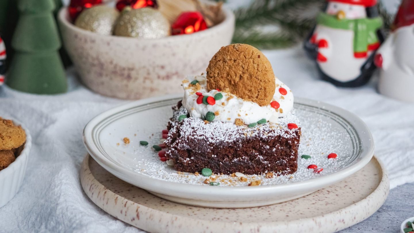 gingerbread cake with whipped cream