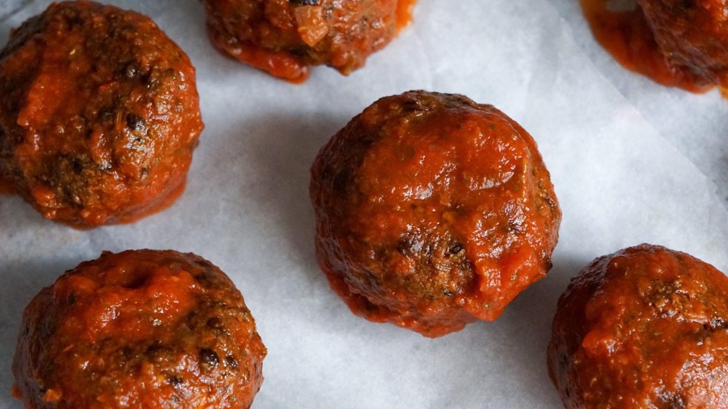 lentil meatballs with tomato sauce