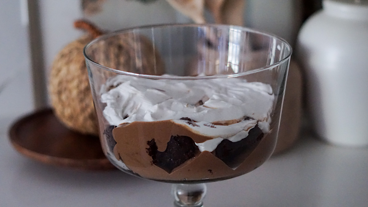 how to layer a chocolate trifle